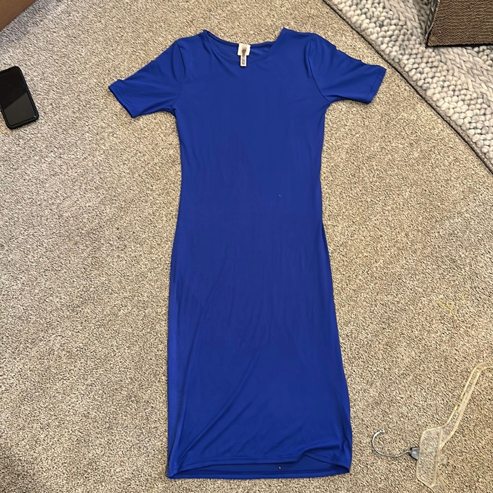 Velvety bodycon midi dress (in blue or red)